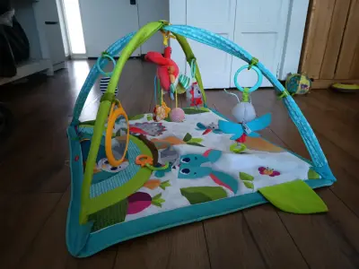 Gimnasio de actividades para bebé Tiny love - miniatura 3