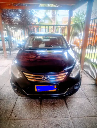 Auto sedán negro en buen estado - miniatura 2