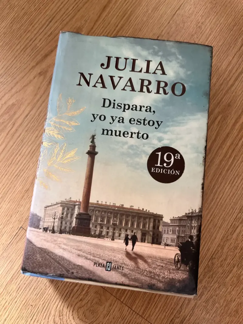 Libro 'Dispara, yo ya estoy muerto' de Julia Navarro