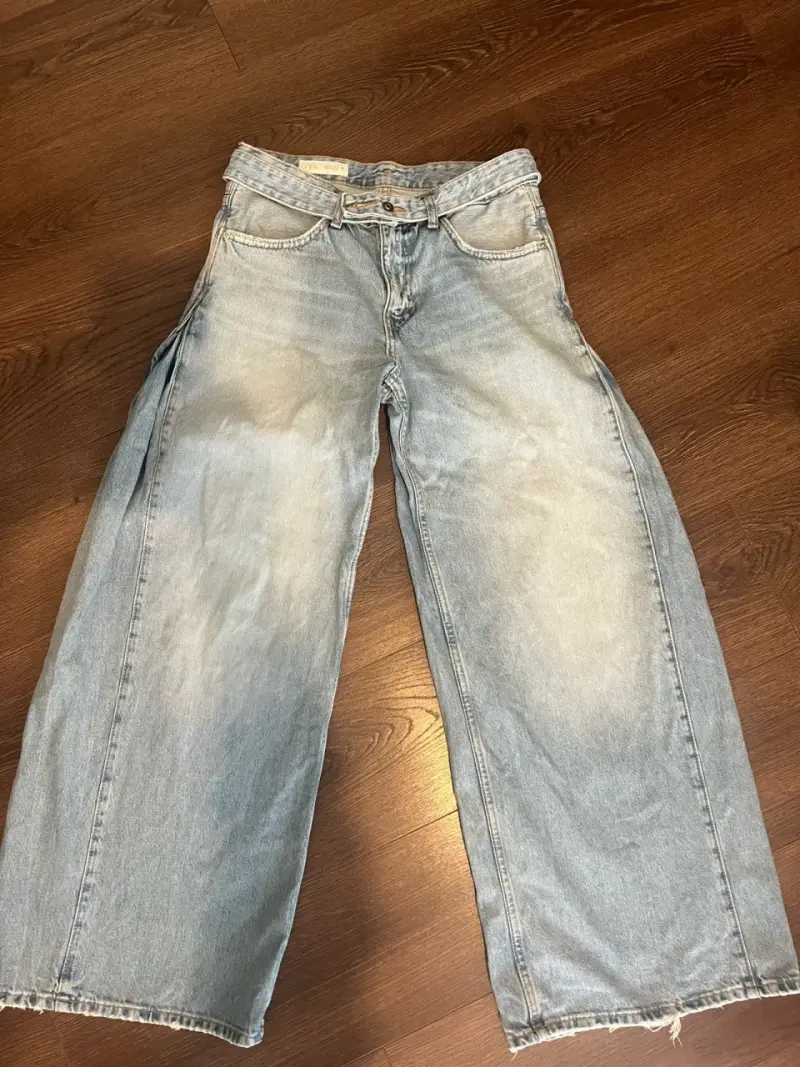 Jeans de mezclilla azul claro Zara para mujer - 2