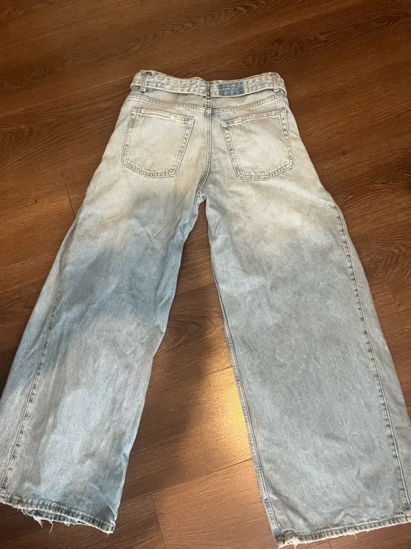 Jeans de mezclilla azul claro Zara para mujer - 4