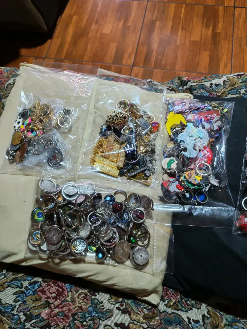 Lote de llaveros variados de colección - 1