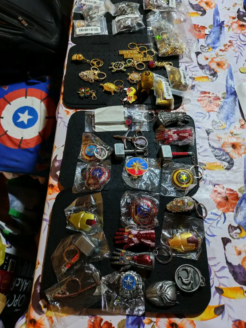 Lote de llaveros variados de colección - 4