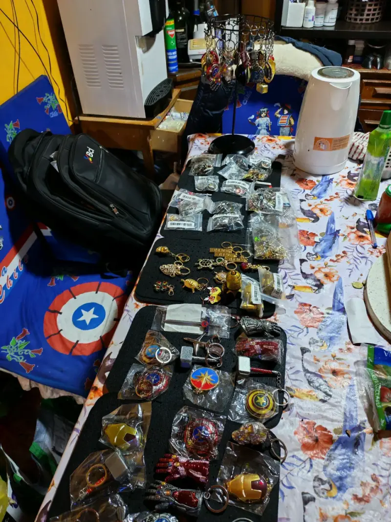 Lote de llaveros variados de colección - 5