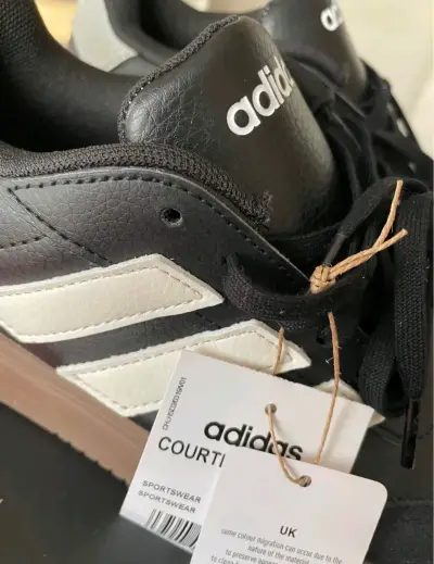 Zapatillas Adidas Courtjam negras y blancas - miniatura 1