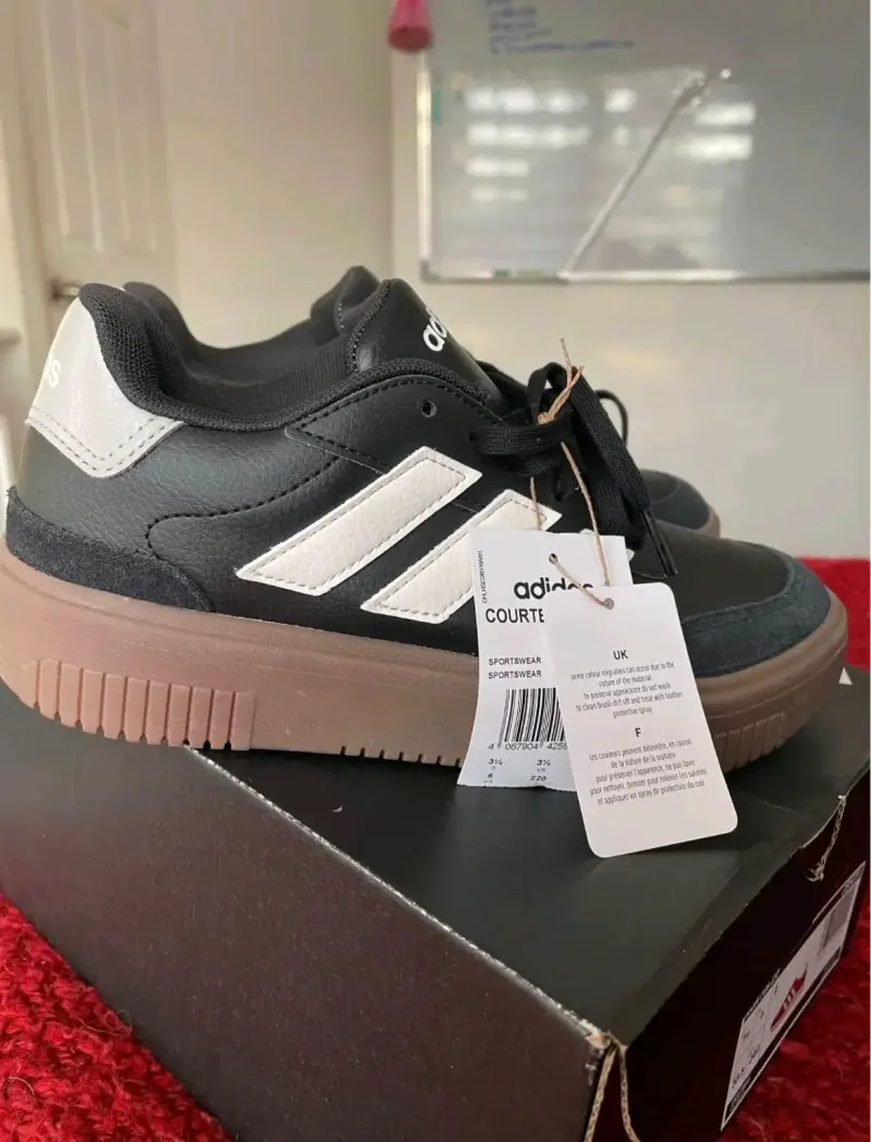 Zapatillas Adidas Courtjam negras y blancas - 2
