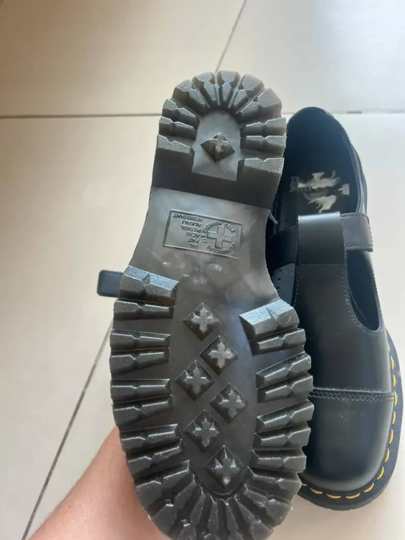 Zapatos de plataforma negro. DR. MARTENS - 4