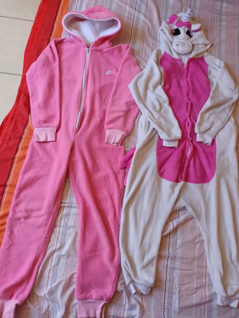 Pijamas enteros de unicornio y rosa