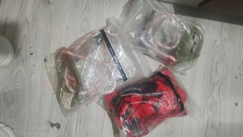 Arnés de seguridad rojo para trabajos en altura - 6