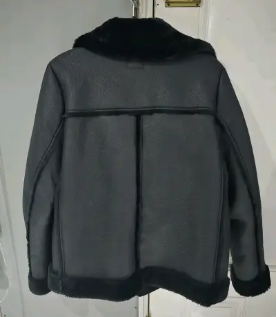 Chaqueta de cuero sintético negra con forro de piel - miniatura 2