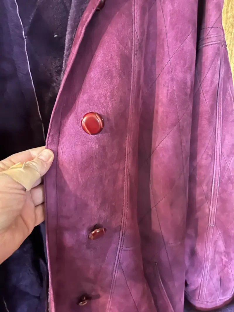 Abrigo de gamuza morado con forro de lana - 2