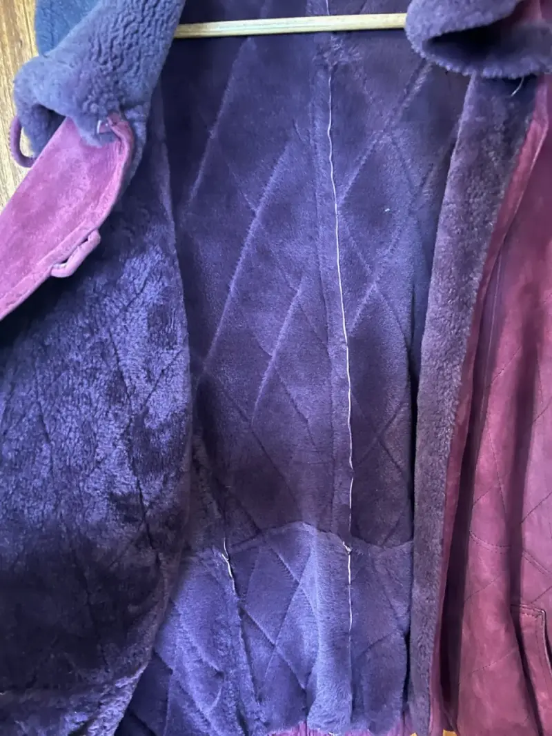 Abrigo de gamuza morado con forro de lana - 3