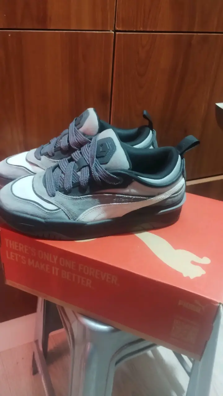 Zapatillas deportivas Puma gris y negro - 1