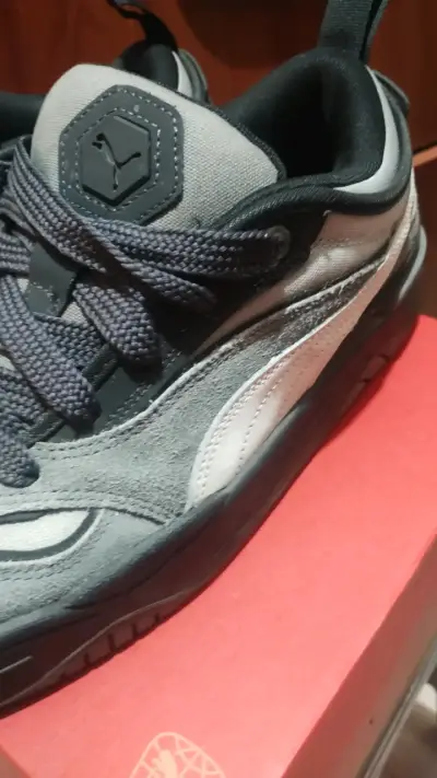 Zapatillas deportivas Puma gris y negro - miniatura 4