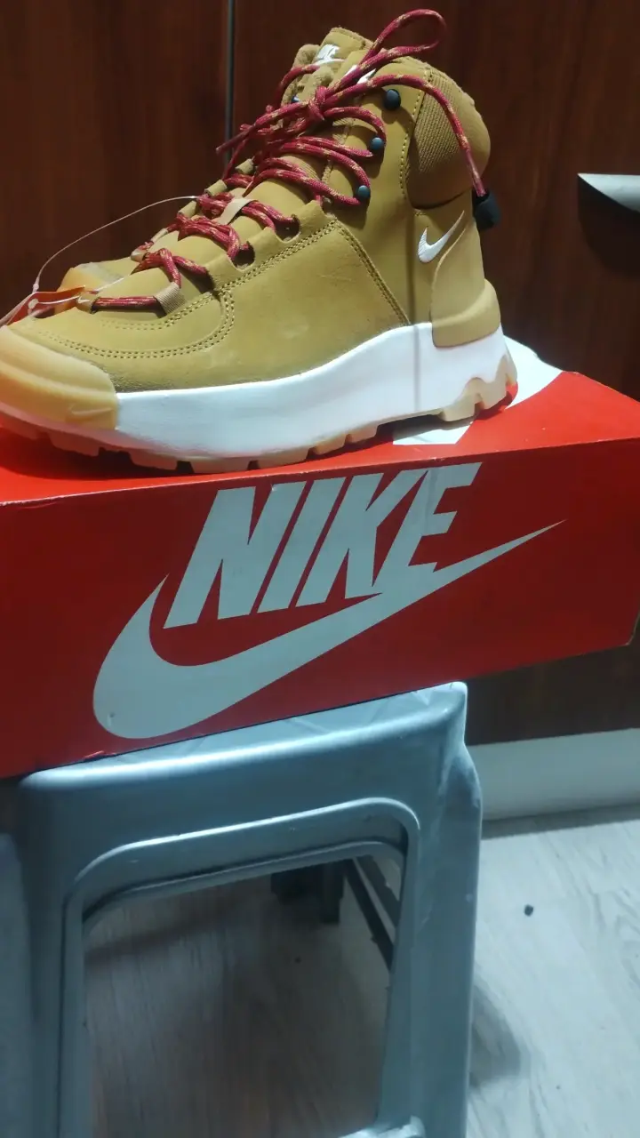 Botas Nike de cuero marrón para hombre - 1