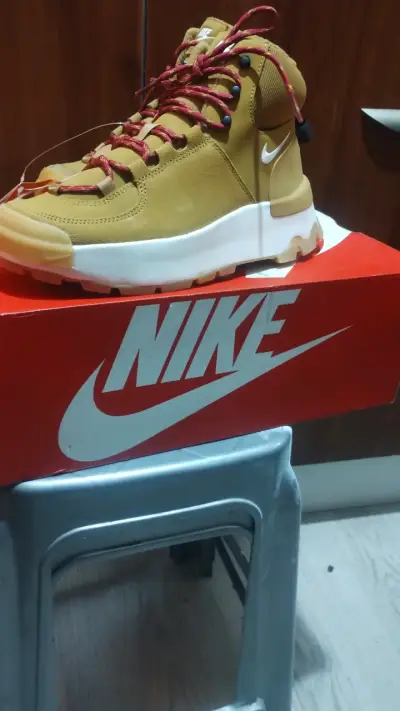 Botas Nike de cuero marrón para hombre - miniatura 1