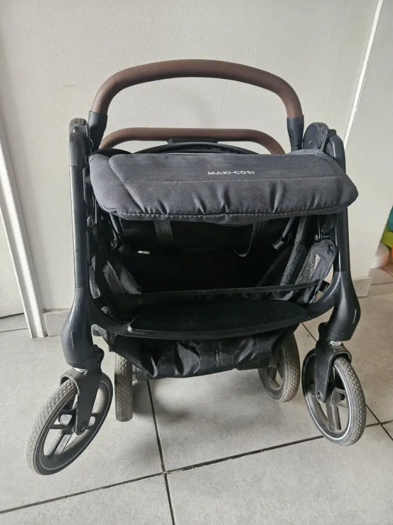 Coche de bebé Maxi-Cosi plegable y compacto - 2
