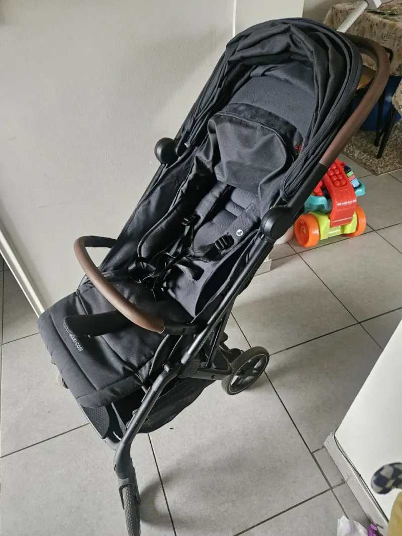 Coche de bebé Maxi-Cosi plegable y compacto - 4