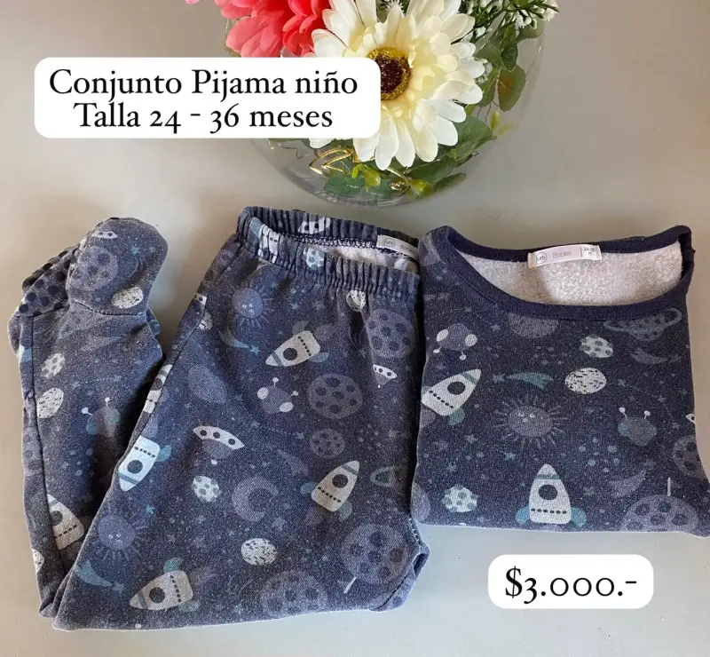 Conjunto pijama niño estampado espacial talla 24-36 meses