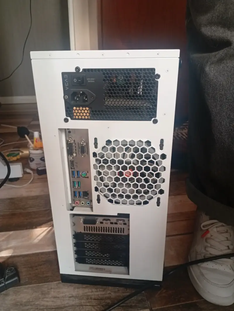 Gabinete de PC con di**PC Gamer Ryzen 5 + GTX 1660 - 2