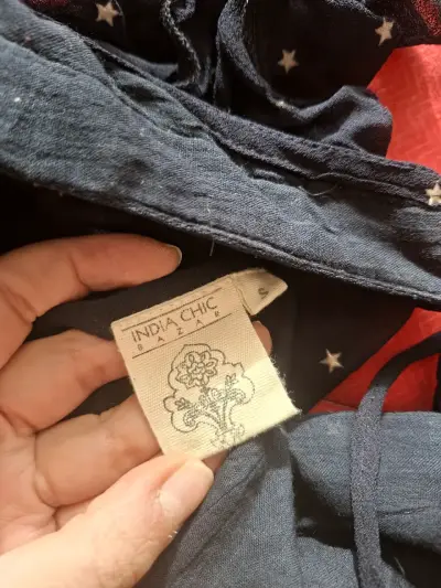 Vestido de gasa con estrellas y volantes escotado - miniatura 2