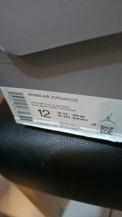 Zapatillas deportivas blancas en caja - miniatura 5