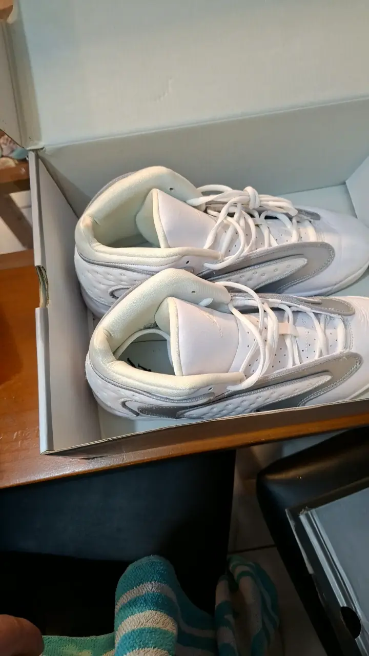 Zapatillas deportivas blancas en caja - 6