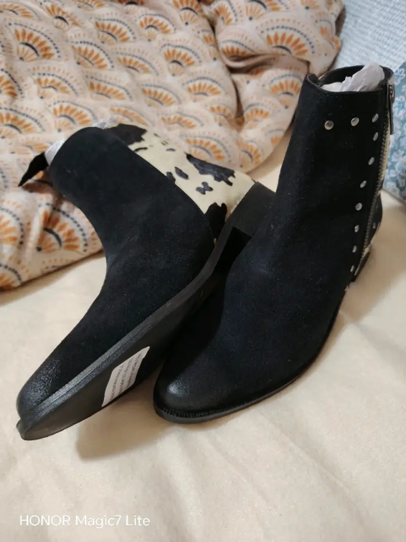 Botines de cuero negro con estampado animal print - 2