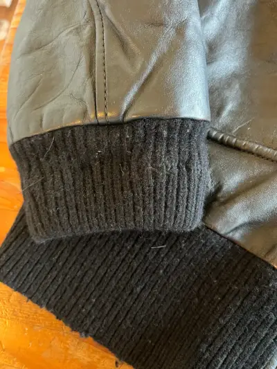 Chaqueta de cuero negra con forro de lana - miniatura 4
