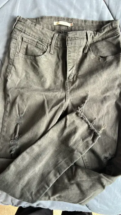 Levi’sJeans negros desgastados para mujer talla 28 - miniatura 1