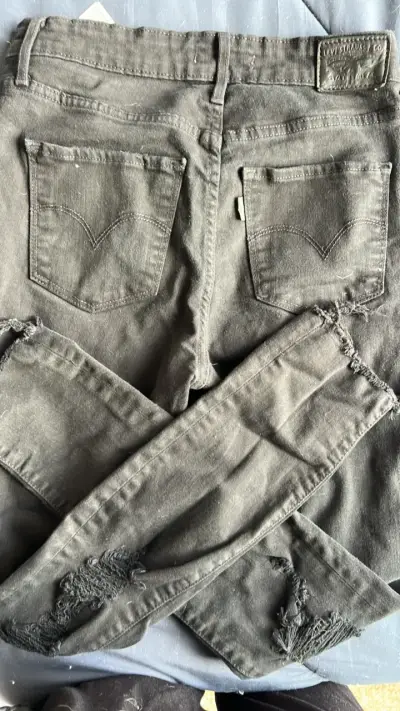 Levi’sJeans negros desgastados para mujer talla 28 - miniatura 4