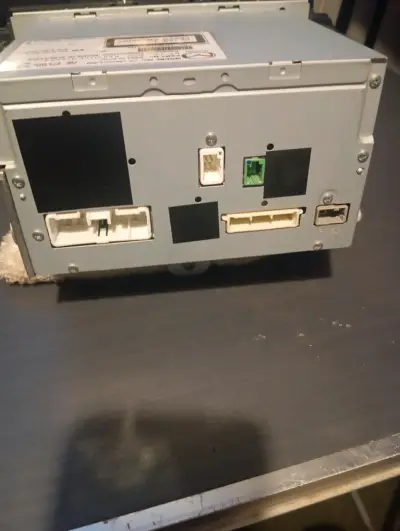 Radio de auto con pantalla táctil y controles integrados - miniatura 3