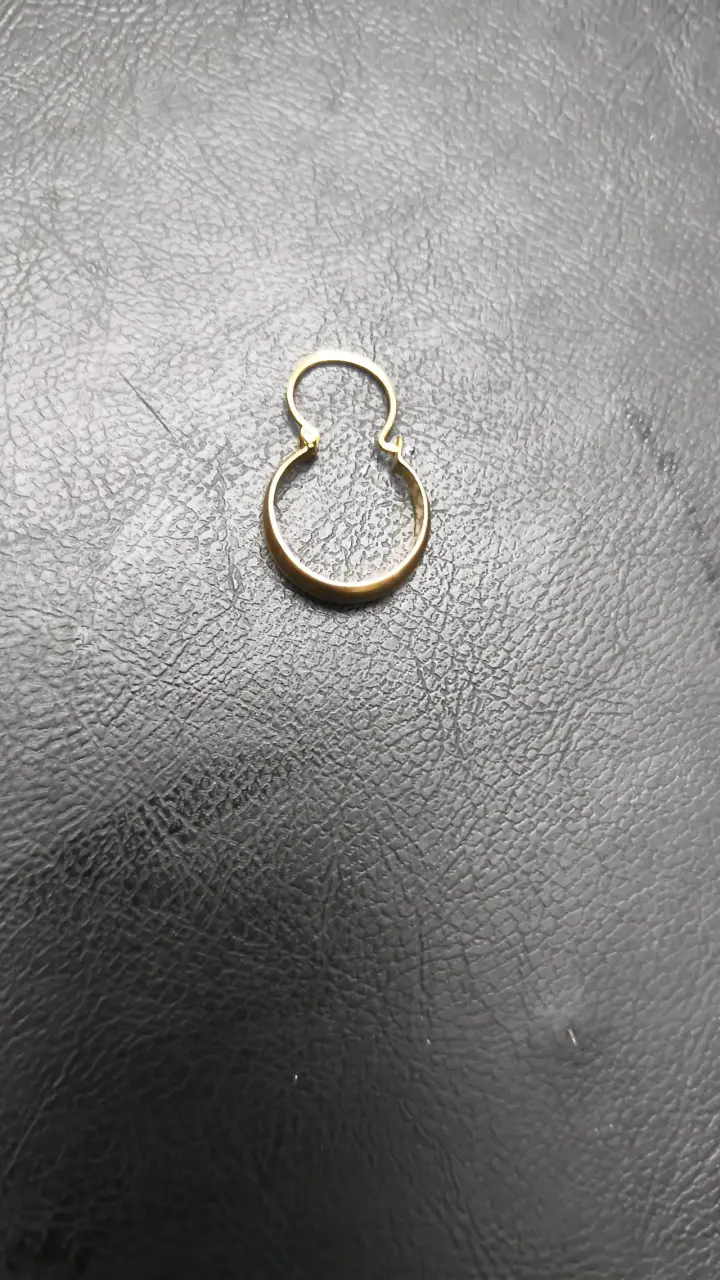 Aro de oro tipo bote elegante