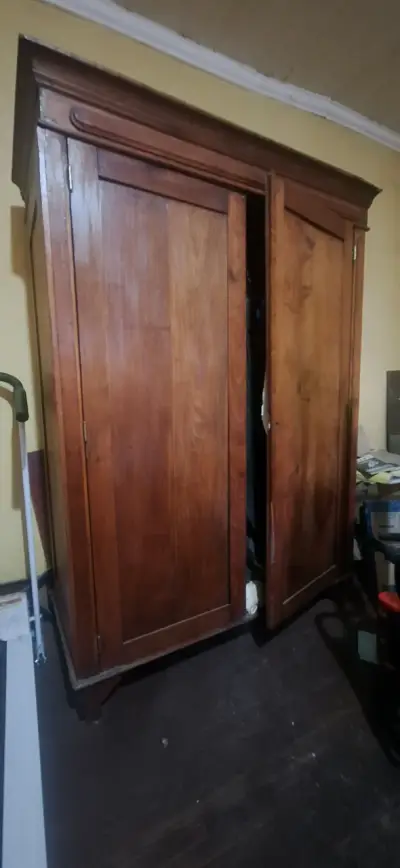 Armario de madera vintage en buen estado - miniatura 1