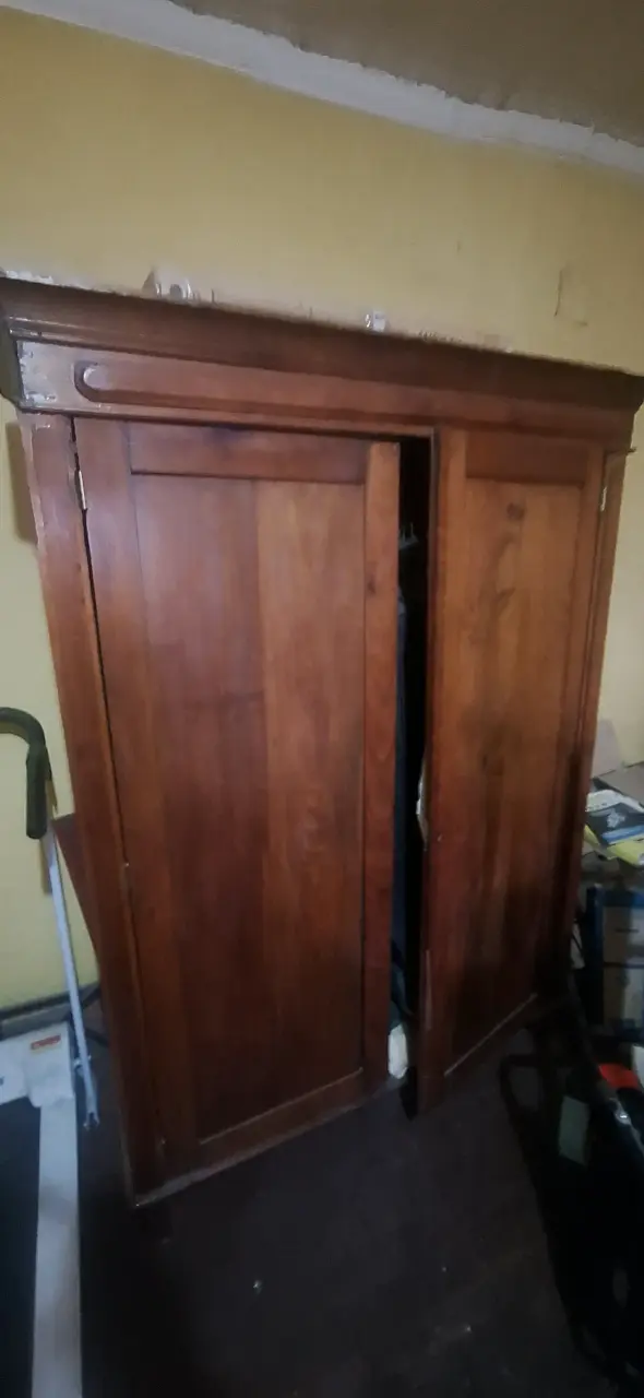 Armario de madera vintage en buen estado - 3