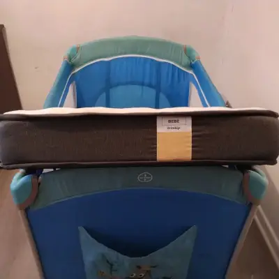 Cuna corral para bebé con móvil y cambiador - miniatura 2