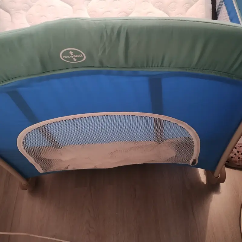 Cuna corral para bebé con móvil y cambiador - 3