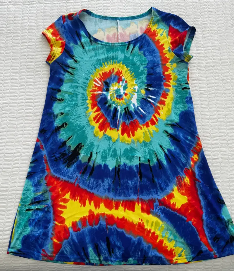 Vestido tie-dye colorido