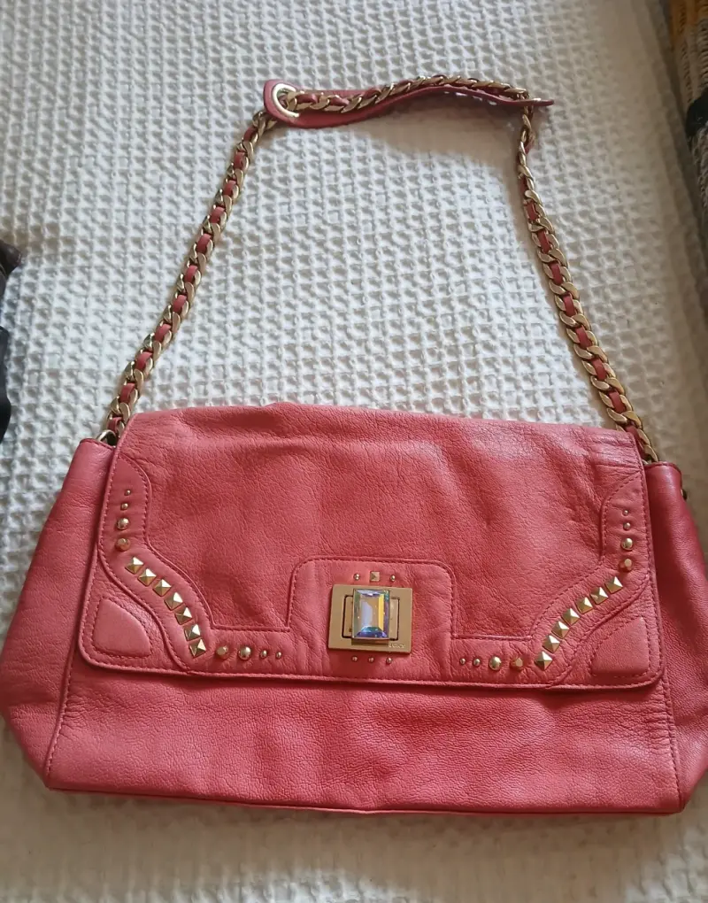 Cartera de cuero rosada. - 1