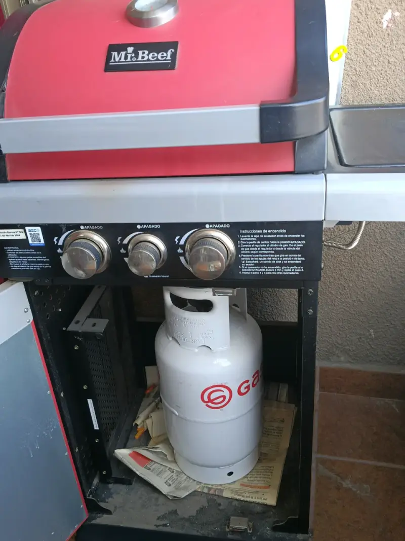 Parrilla a gas roja Mr. Beef con termómetro - 5