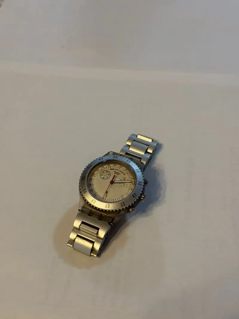 Reloj de pulsera metálico con cronógrafo - 1
