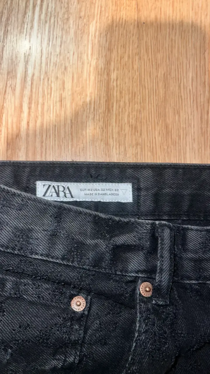 Jeans Zara negros baggy con efecto roturas - 3