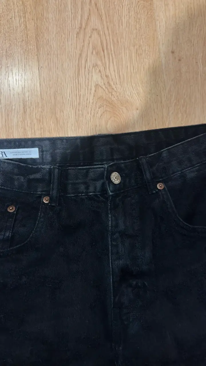 Jeans Zara negros baggy con efecto roturas - 5