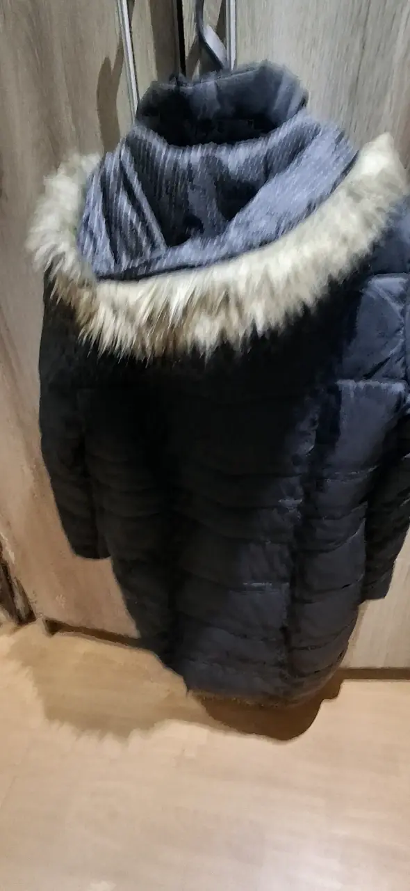 Abrigo de invierno con capucha y forro de piel sintética - 2