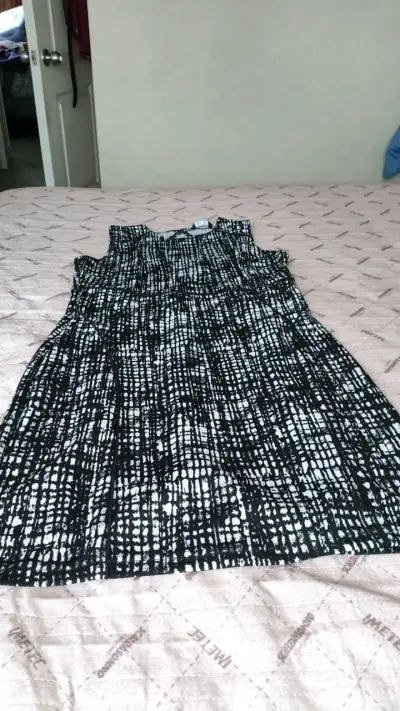 Vestido sin mangas blanco y negro estampado - miniatura 3