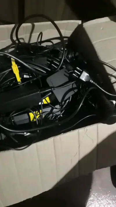 Lote grande de cables y cargadores variados - miniatura 2