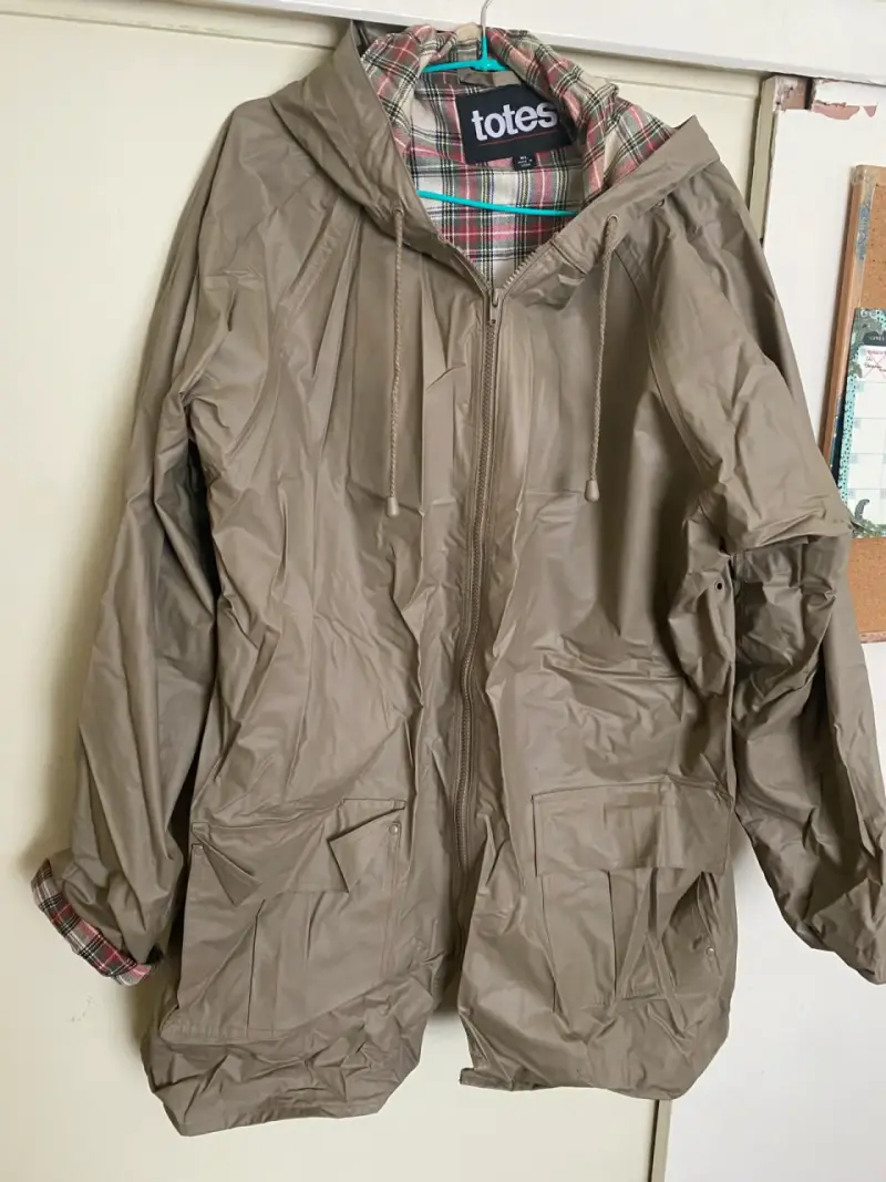Chaqueta impermeable con capucha Totes