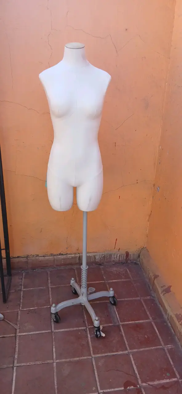 Maniquí costura ajustable talla XS base rodante - 1