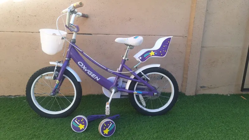 Bicicleta infantil Oxygen morada con ruedas de apoyo - 1