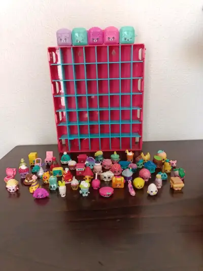 Colección de figuras Shopkins con estante - miniatura 1